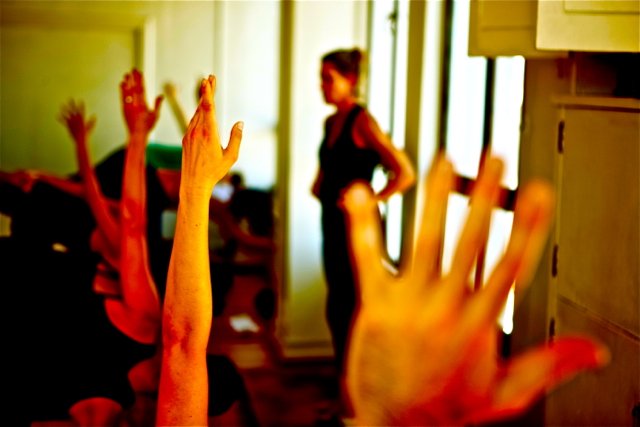 TheAndreaMarcum's tweet photo. #SundayMorning #startyourdayright #ClosetoOM https://t.co/rRqvrpwCWV #OnYourMat #OnYourOM #yoga #meditation What are you reaching for? https://t.co/cRgNB6gdQs
