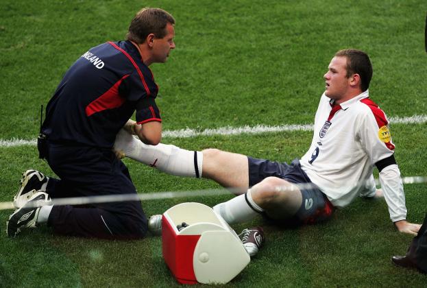talkSPORT's tweet photo. Rooney reveals the reason England failed to win Euro 2004 https://t.co/Cz7TB6e9Td https://t.co/NlhBC0iZXq