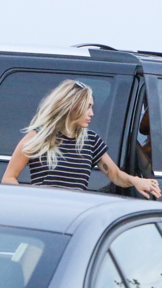 wackymsn's tweet image. Miley and Liam arriving at Nobu 👫 Miley's hair looks amazing 😍😍😍