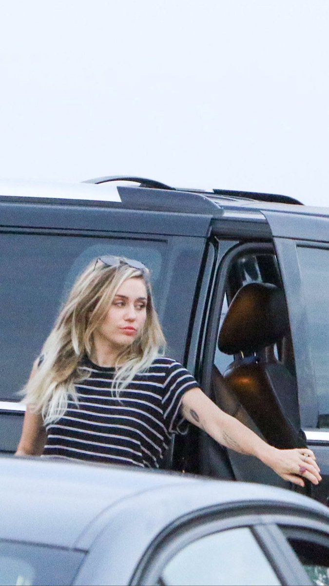 wackymsn's tweet image. Miley and Liam arriving at Nobu 👫 Miley's hair looks amazing 😍😍😍