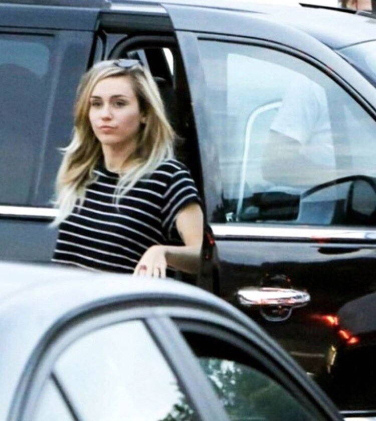 wackymsn's tweet image. Miley and Liam arriving at Nobu 👫 Miley's hair looks amazing 😍😍😍