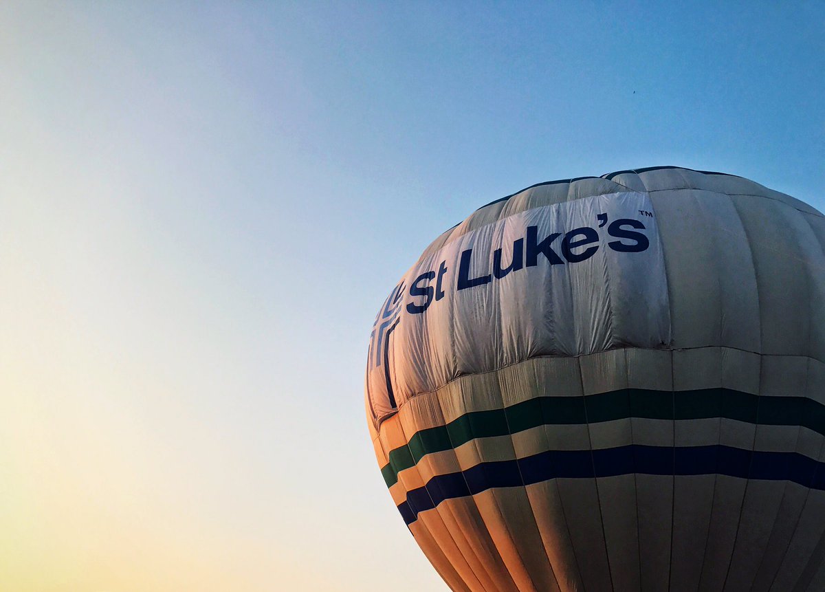 StLukesPR's tweet photo. Cloud-free sunrise for the final 2017 @spiritofboise #hotairballoon launch. @StLukesHealth #Spiritofboise #Boise #thisisboise https://t.co/KazjlGEl5U