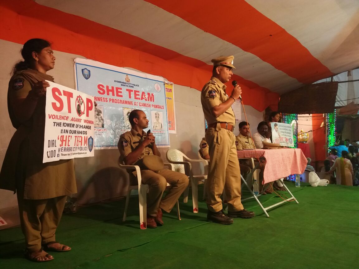 DCPNZHyd's tweet photo. Conducted SHE team awareness programs at Ganesh pandals in the limits of north zone by WPS inspector Smt. Janakamma....... https://t.co/ereqjNC0Qz