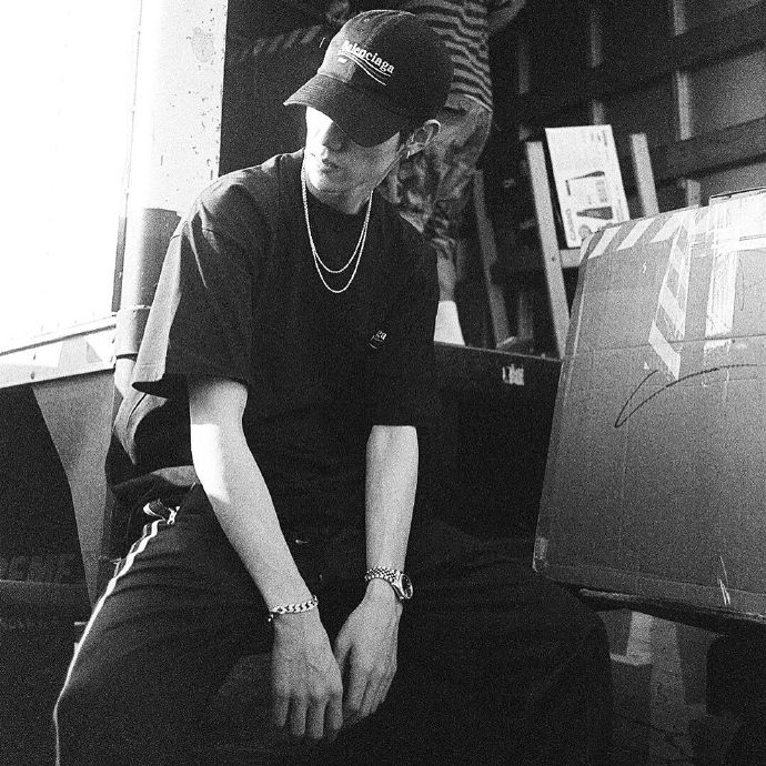 markson1forever's tweet photo. 生日快乐！
要开心哟！帅气的家伙，很高兴认识了你还有你们！还要注意身体！！！！记得work hard  play hard哦!我也会study hard play hard的 ！@mtuan93  😂😂 https://t.co/EreCH9GLlU
