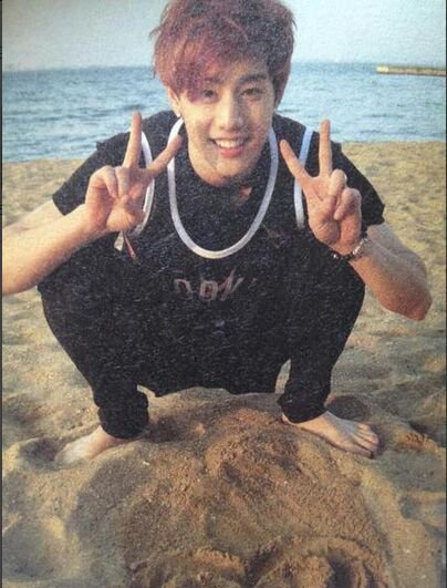 markson1forever's tweet photo. 生日快乐！
要开心哟！帅气的家伙，很高兴认识了你还有你们！还要注意身体！！！！记得work hard  play hard哦!我也会study hard play hard的 ！@mtuan93  😂😂 https://t.co/EreCH9GLlU