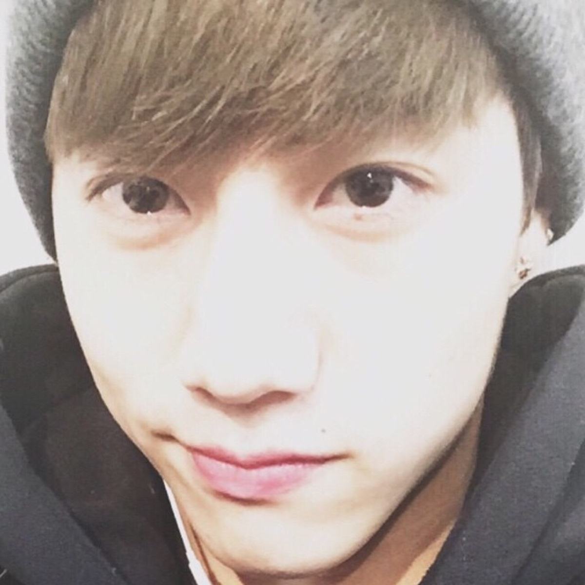 markson1forever's tweet photo. 生日快乐！
要开心哟！帅气的家伙，很高兴认识了你还有你们！还要注意身体！！！！记得work hard  play hard哦!我也会study hard play hard的 ！@mtuan93  😂😂 https://t.co/EreCH9GLlU
