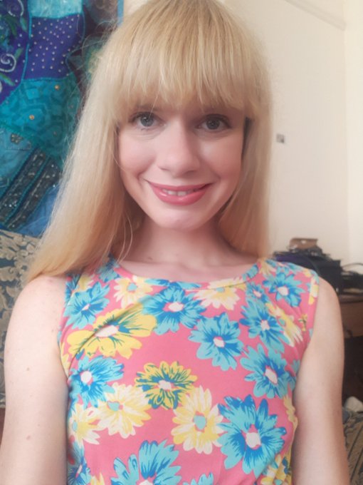 9 km run this afternoon now listening to some Icelandic vinyl in my summer frock on cam #bliss #camgirllife<a href="/tag/bliss"class="tags"><span>#bliss</span></a><a href="/tag/camgirllife"class="tags"><span>#camgirllife</span></a>