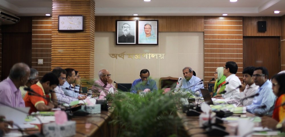 UNDP_BD's tweet photo. Finance Div. officials reviewed Op. Guidelines and Training Manual for inclusion of climate dimension in Min. Budget Frameworks #IBFCR https://t.co/OjRoxjqIY1