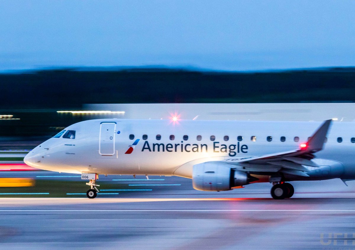UnitedFlyerHD's tweet photo. American Eagle op by Compass E175 N206NN rolling on Houston IAH 33L 
#avgeek #embraer #embraer175 #AmericanAirlines #CompassAirlines https://t.co/fHRTq0PaTF