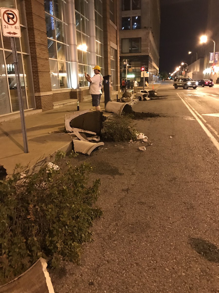 JasonHallSTL's tweet photo. Agitators shamefully destroying our neighborhood and jobs in downtown #STL #SolvingNothing https://t.co/vyeqeZcjW1