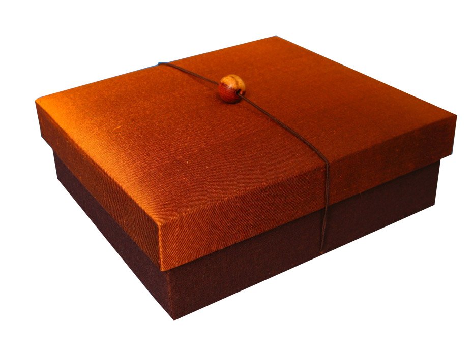Wholesale source of Thai silk wedding invitation boxes & gifts
handbag-asia.com #silkinvitationboxes #weddingboxes #thaisilkbox