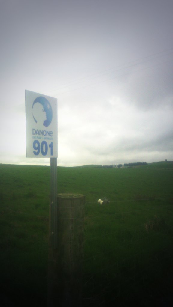 bartjevandeven's tweet photo. Thanks for the new sign @Danone !doesn't look half bad. #karicare #1000days #weathercouldbebetter https://t.co/mZDJ87vER0