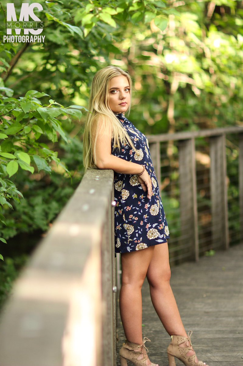 mackenzieeee12's tweet photo. Still don't feel like one but #SeniorSunday https://t.co/JvglZvV0Ko