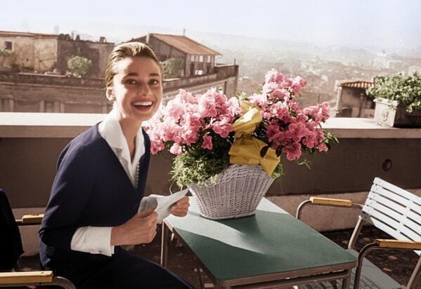 FAMOUSPH0T0S's tweet photo. Audrey Hepburn in Rome, 1960. By Luca Dotti (Audrey's son). https://t.co/SEyEAGgdBm