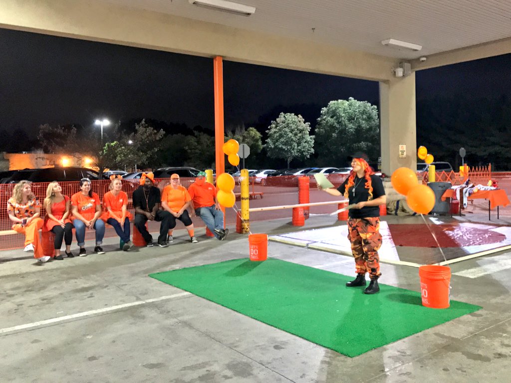 HD8473's tweet photo. Kicking off our Success Sharing &amp; Club 365 Celebration at 8473! Everyone's in the Orange 🍊Spirit! @hmalak @smarteypantz @DelvecchioA https://t.co/ATt44TflxC