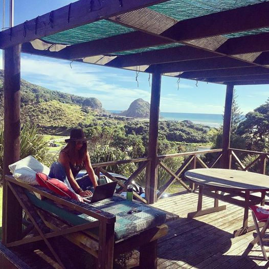 MichelleaBakker's tweet photo. #GoneToTheBeach #BeBackNever ☮️ #LifestyleGoals #myinspiration @pihabeach #laptoplifestyle #Wander #DigitalNomad #Bandstuff #WorkLifeBalance https://t.co/VPc58q3EHt
