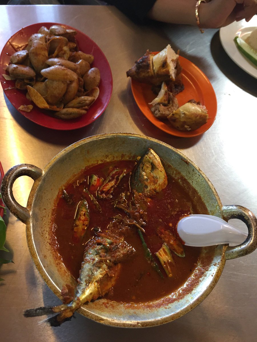 wanaizad's tweet photo. I'm at Restoran @AsamPedasJR in Melaka https://t.co/hfQqzn5r0a https://t.co/sNPAdCVA82
