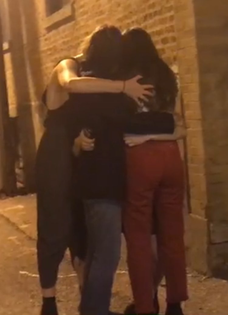 TheAlanaHaim's tweet photo. After all these years I can't believe it happened &amp; I met the band that's changed &amp; saved my life &amp; I couldn't be more happy. I adore them. https://t.co/8ZSu3dQsJF