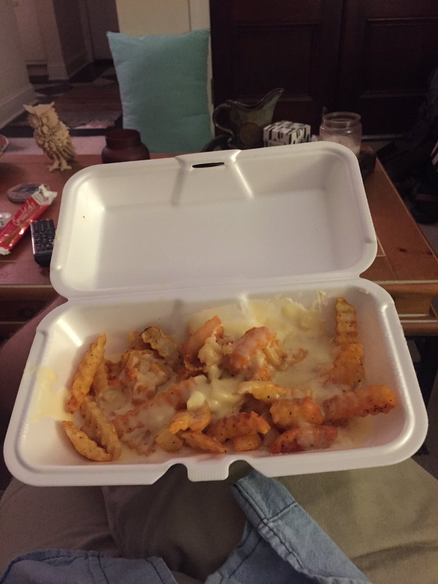 chefjoshmorris's tweet image. Did you really go to Starkville if you didn't wait in line for cheese fries? @crewsdave @tythames