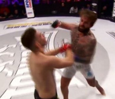 AllOutFighting's tweet image. Pow! Right in the kisser! Watch the moment @AaronCGShore knocked out his opponent in just 30 seconds
mirror.co.uk/sport/other-sp…