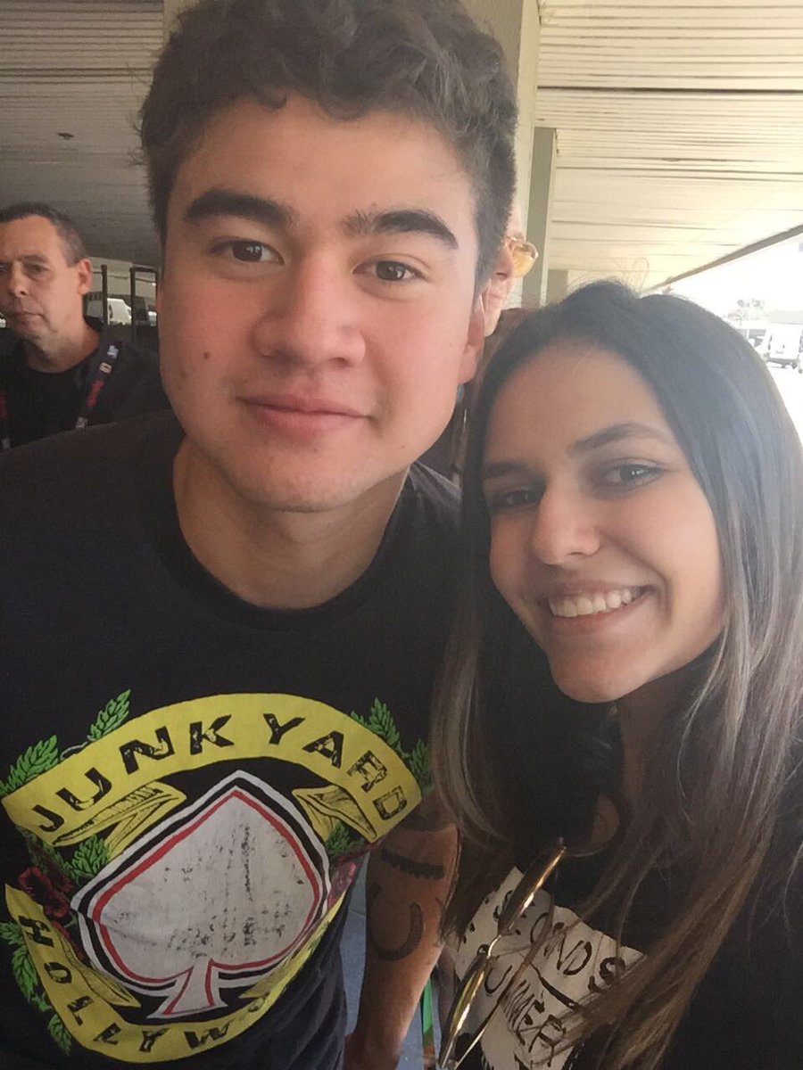 _WhyMuke's tweet photo. SOBRE O MELHOR DIA DA MINHA VIDAA ❤️❤️ @5SOS @Luke5SOS @Calum5SOS #5SOSRockinRio #5sosBrazil https://t.co/fyuwB2yl4U