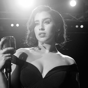 🌹;    
        ❝.─Yeah, my baby knows that I deliver know what's coming when I come through, through I know you got the message, I deliver.❞