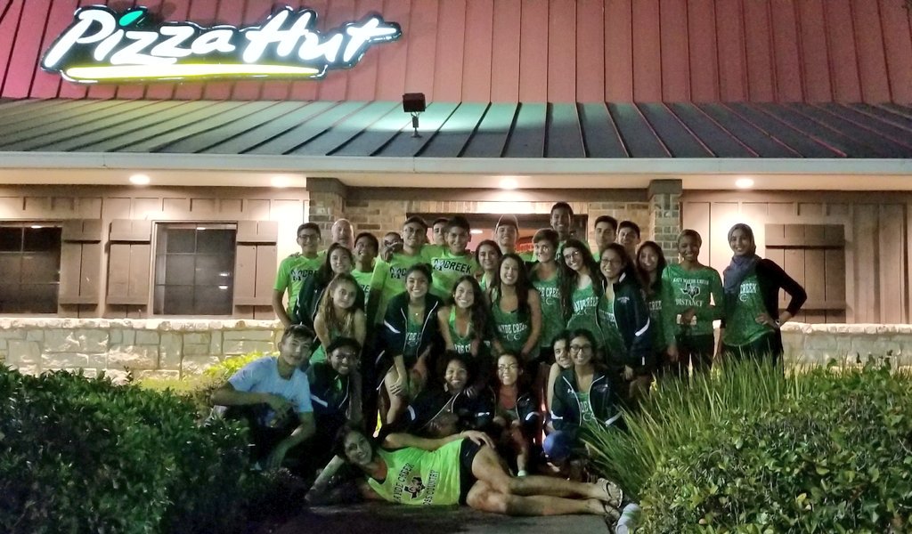 MaydeCreekXCTF's tweet photo. The CC team is carbo loaded up and ready to race in the morning! #MaydeForThis #CaldwellInvitational @KK_Trnka @CoachRide https://t.co/vCAhTT8sOa