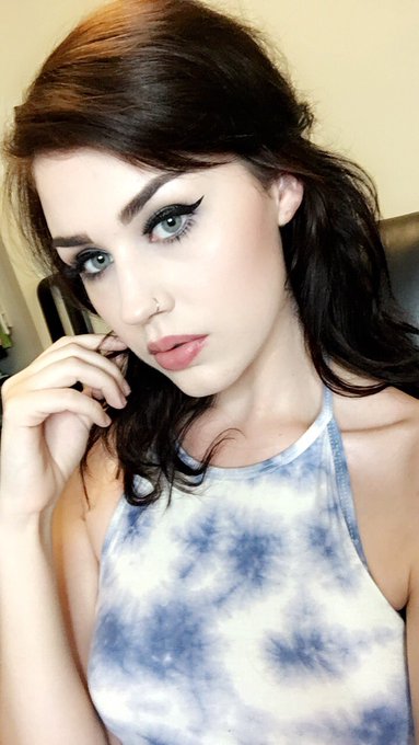 Watch Emily 🦇's leaked NSFW photo on TwXstars