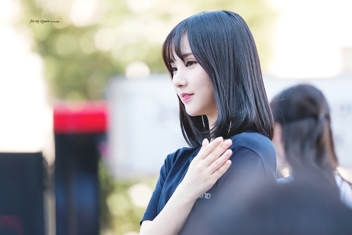 formyQueen530's tweet photo. 170914 미니팬미팅
은하 너무 이뻐요 모먼트

#여자친구 #은하 https://t.co/NwBeZt1PIK