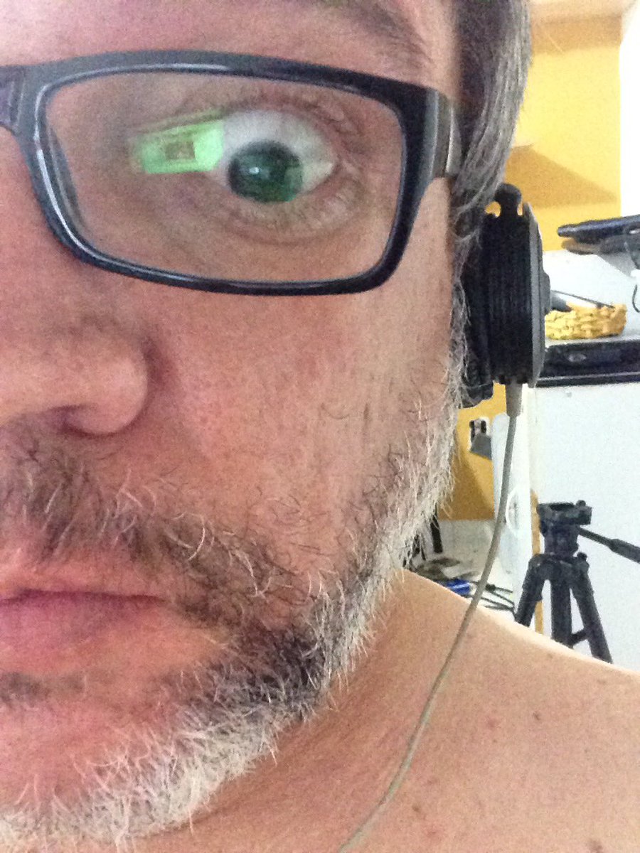 djleocarioca's tweet photo. Tô de olho em vcs #GloboNoRock  alimentem a presenteadora no cárcere kkk https://t.co/XyKBRNmP2X