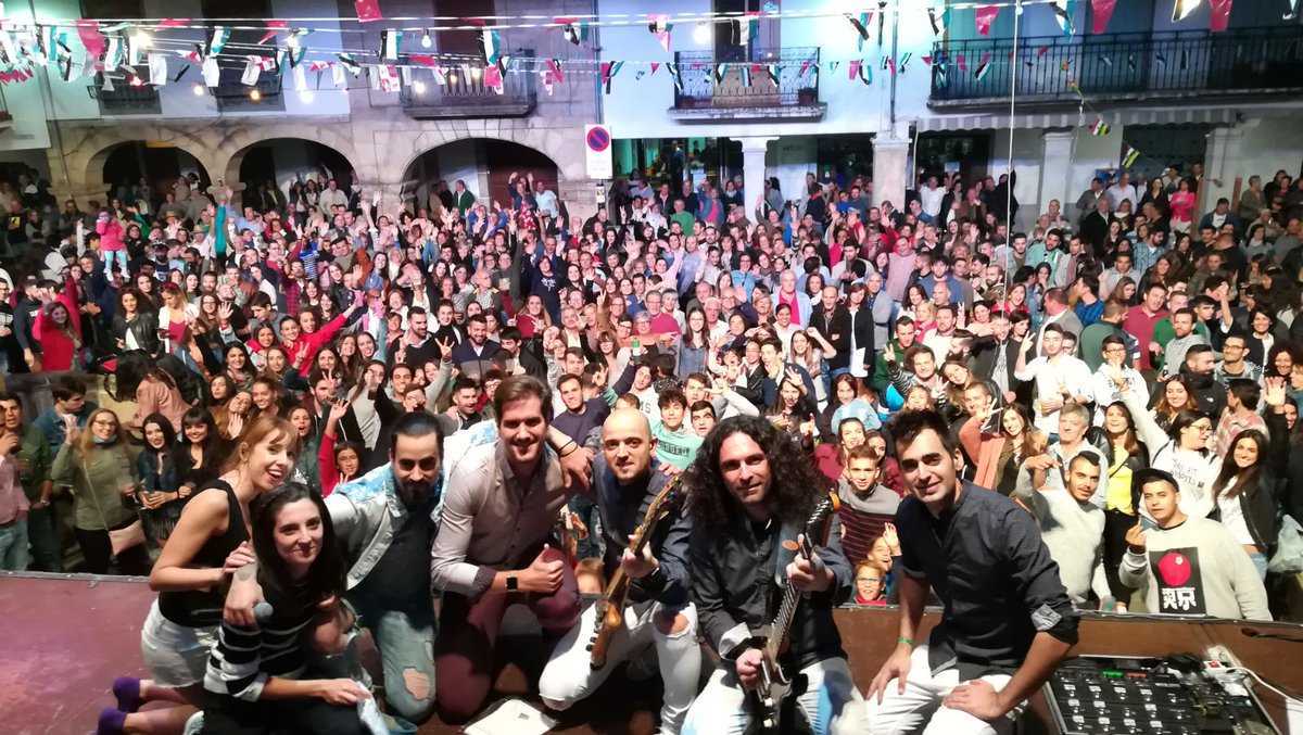 Hace un rato en #Hervás (Cáceres). Ambientazo! #NonStop #Tour2017