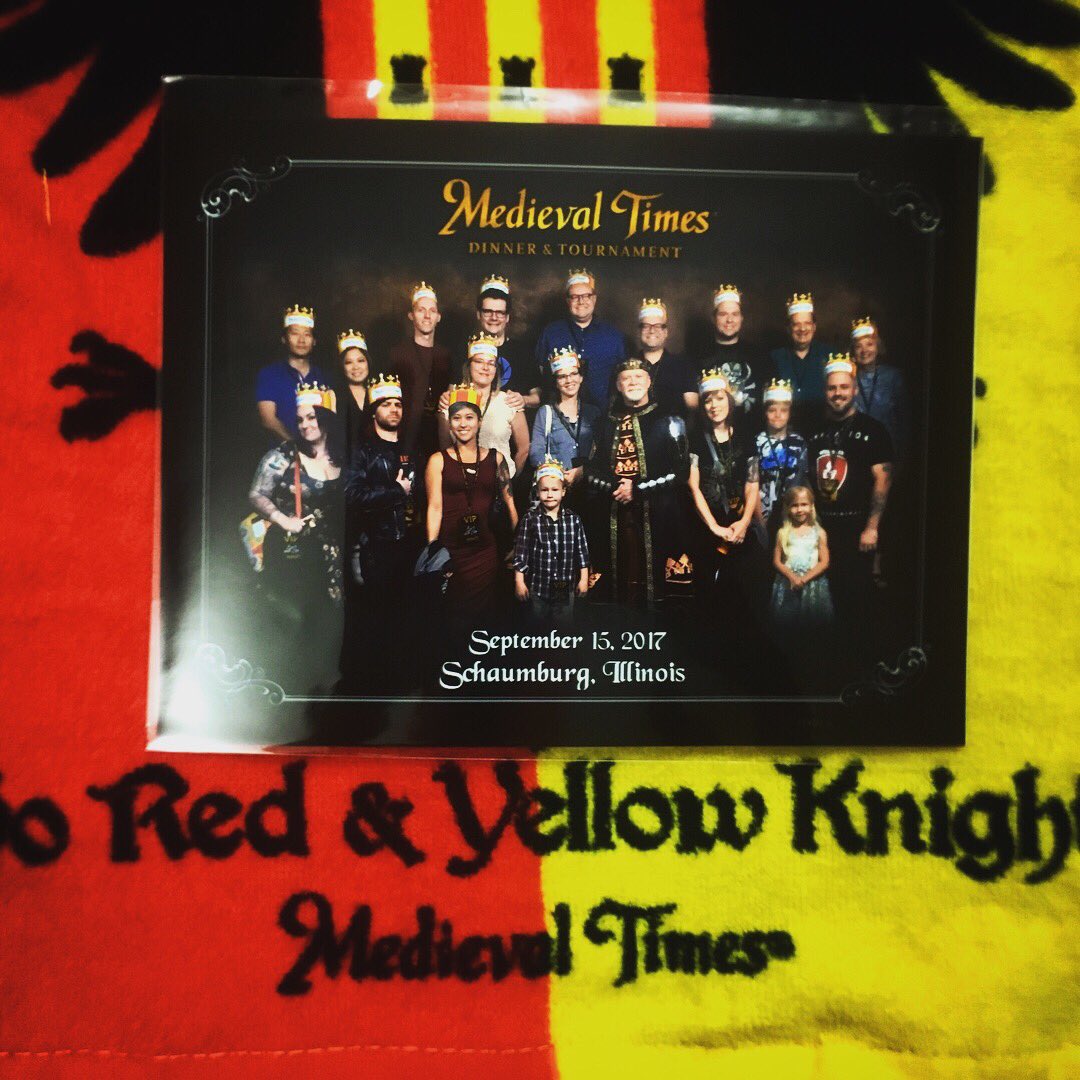 KryssieCrisis's tweet photo. OUR KNIGHT WON, HOES. ❤️💛#medievaltimes #evilengine #redandyellowknight #winners https://t.co/nQlbdaccpG