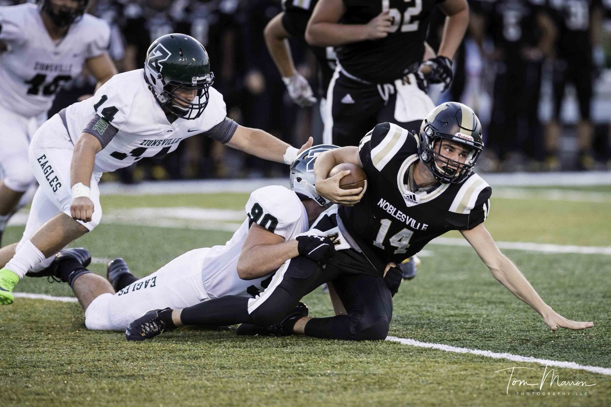 TomMarronPhoto's tweet photo. Big Joe Kerr getting one in tonight's win. https://t.co/lQbzAhrtye