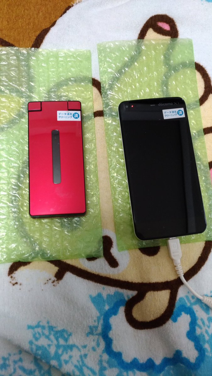mizukun0719's tweet photo. ゲオで中古スマホが安くなってるらしいので、近くのゲオで物色。
左 #SH01F 1000円切ってたので衝動買い。何気に初めて買うシャープ端末
そのうち下取り端末になるだろう。
右 #SHF31 メインのau回線の割引が切れたときの待避用に https://t.co/tym4H22wxb