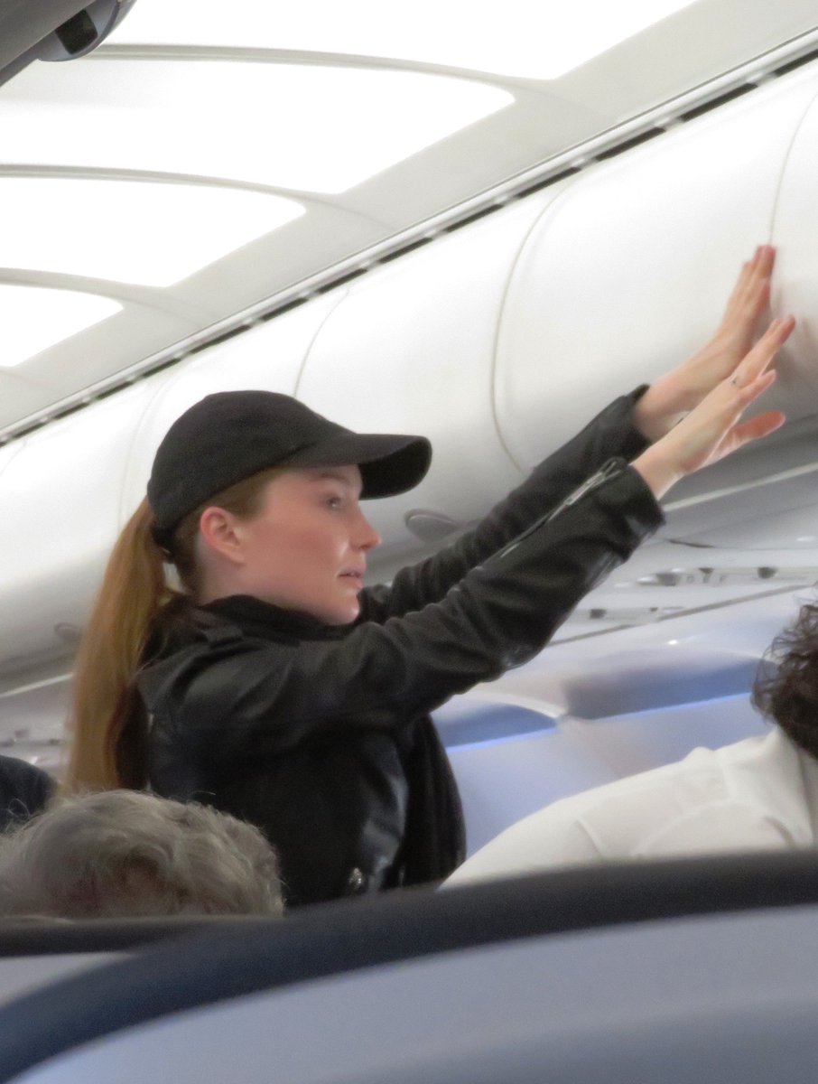 VegaCatLove's tweet photo. We were on the same✈as beautiful @lotteverbeek1 on Aug 28.I'm sorry, I paparazed U😓Happy to see U again #highlanders2 #Outlander #BlackList https://t.co/kmGPqtHivr