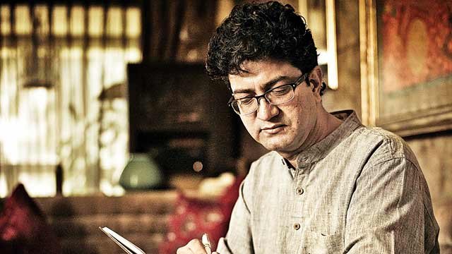 Happy Birthday Prasoon Joshi: 12 Outstanding songs penned by the CBFC Chief!  