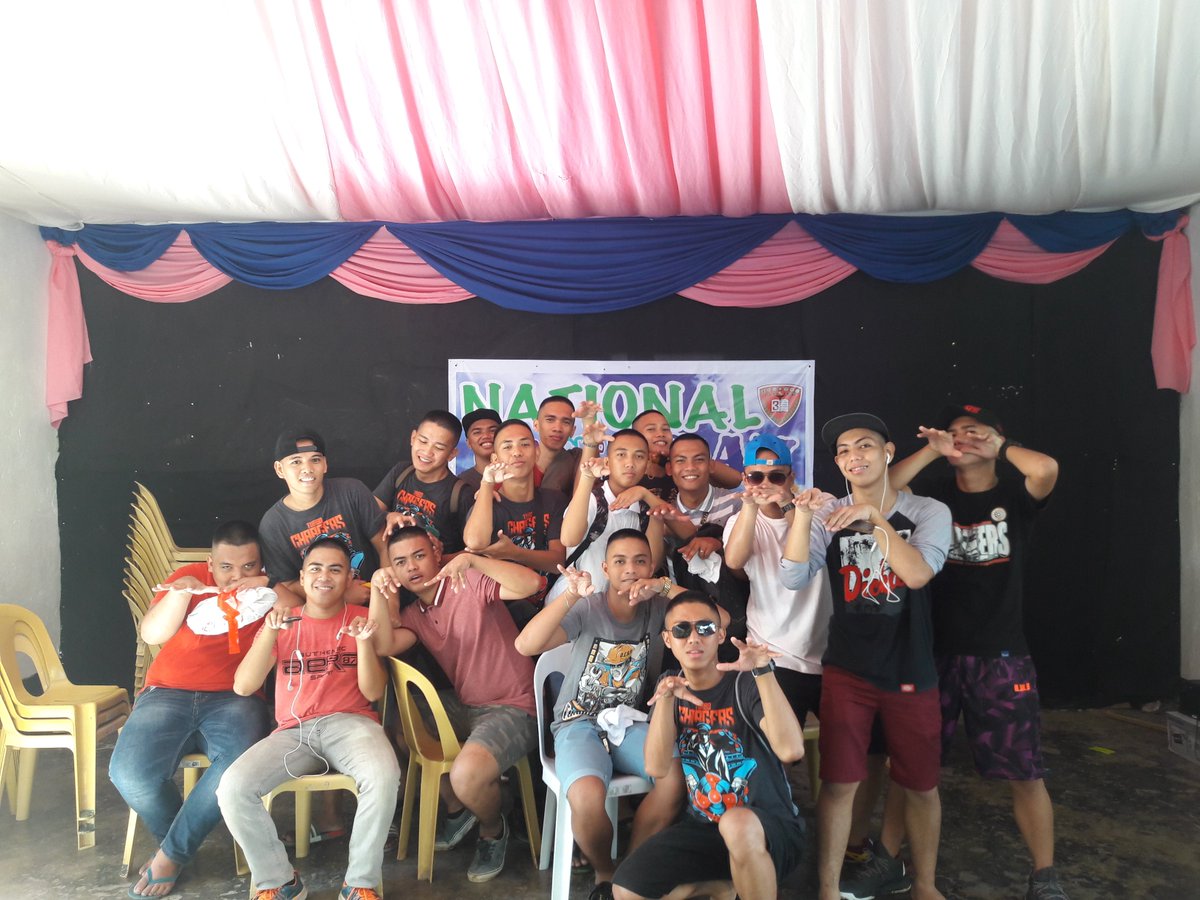 Ondoooooy's tweet photo. Para sa PreFinals hahahaha ez! #NationalClean-upDay https://t.co/keu0UGPcQf