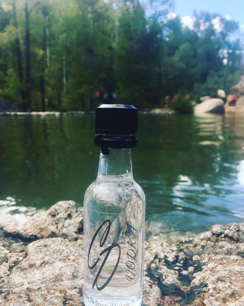 MidOak_Distill's tweet photo. A perfect afternoon...Hot Springs &amp; CD VODKA  #vodka #drinks #chicago #fun #steamboat https://t.co/Xyxahw7fPu https://t.co/ceKapMGTfr