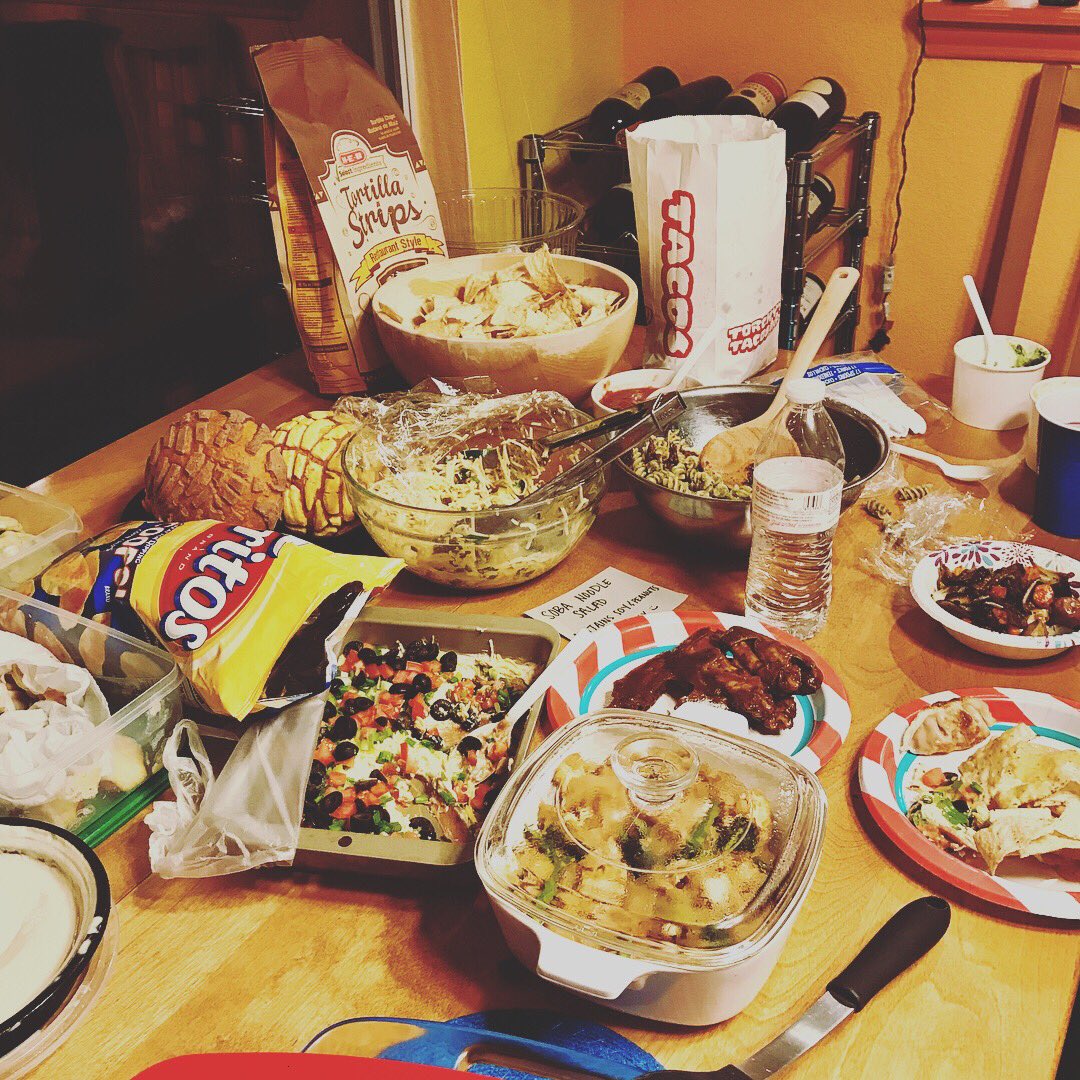 AdGradCouncil's tweet image. Another successful International Potluck for the AdGrads! #feast #foodcoma