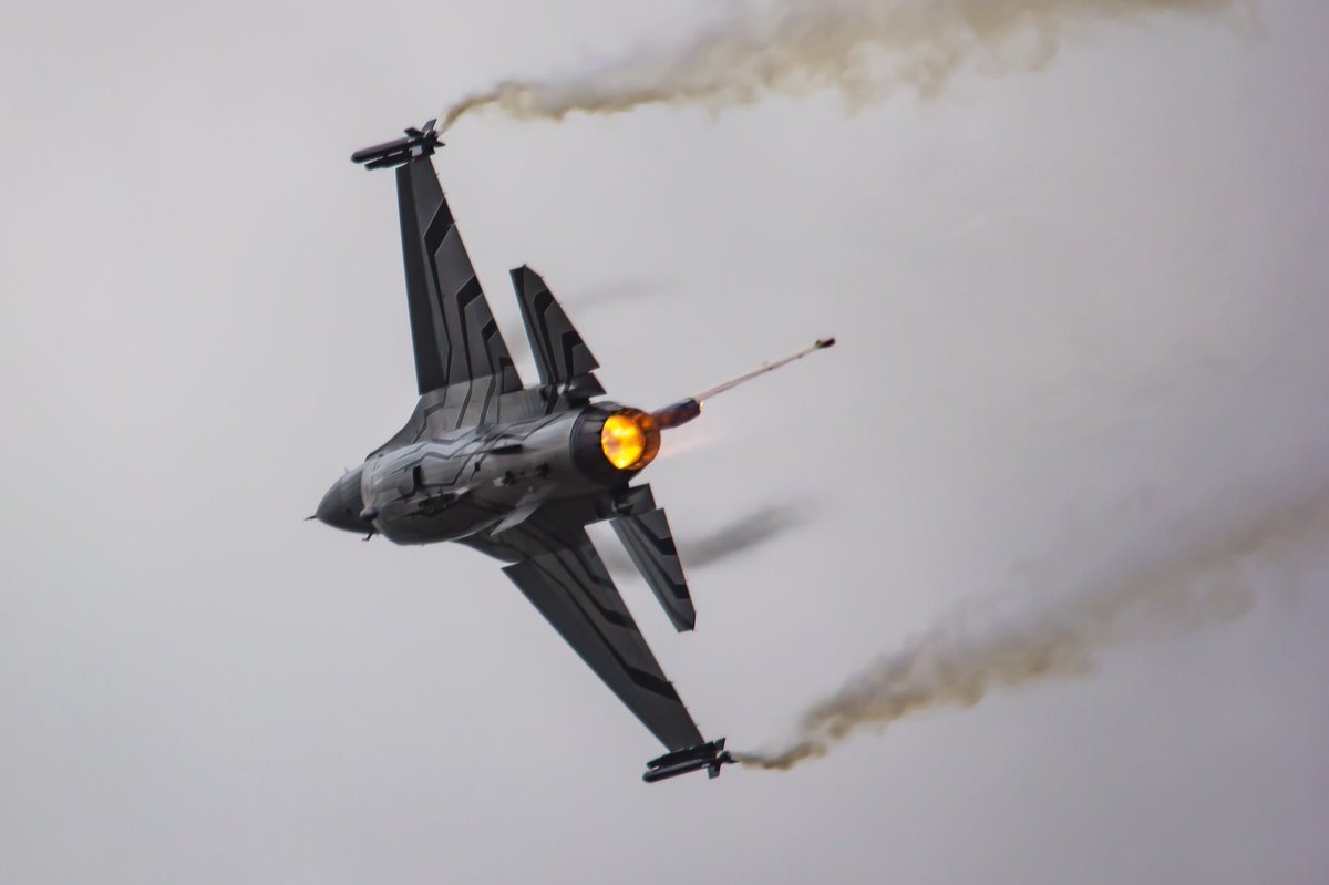 PJDigitalDesign's tweet image. 10-09-17 @BAFf16display thanks for an amazing display @ScampAirshow