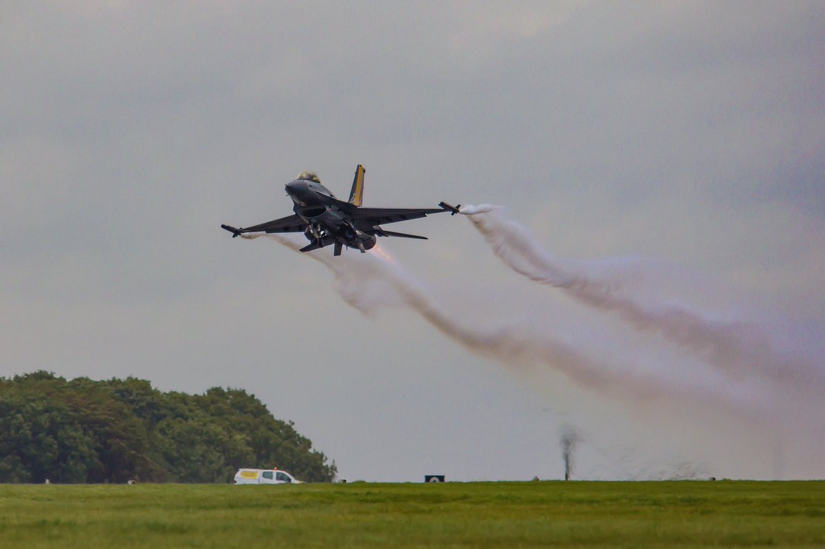 PJDigitalDesign's tweet image. 10-09-17 @BAFf16display thanks for an amazing display @ScampAirshow