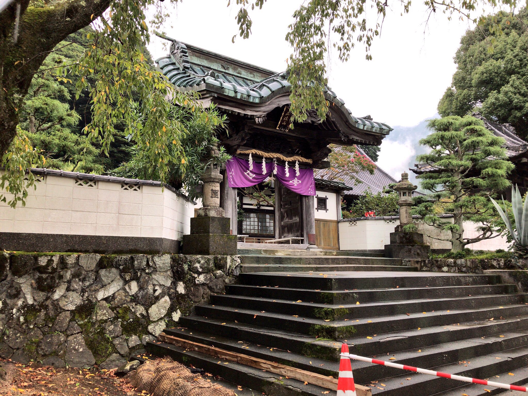 Twitter এ ぐんまの聖地巡礼 261 正住山 内船寺 山梨 映画 あさひなぐ ロケ地 です 二ツ坂高校なぎなた部が合宿を行った 白滝院 として撮影されました 庫裡は ないせんじ茶房 として利用されており あさひなぐの手作りパネルも展示されています 折角の