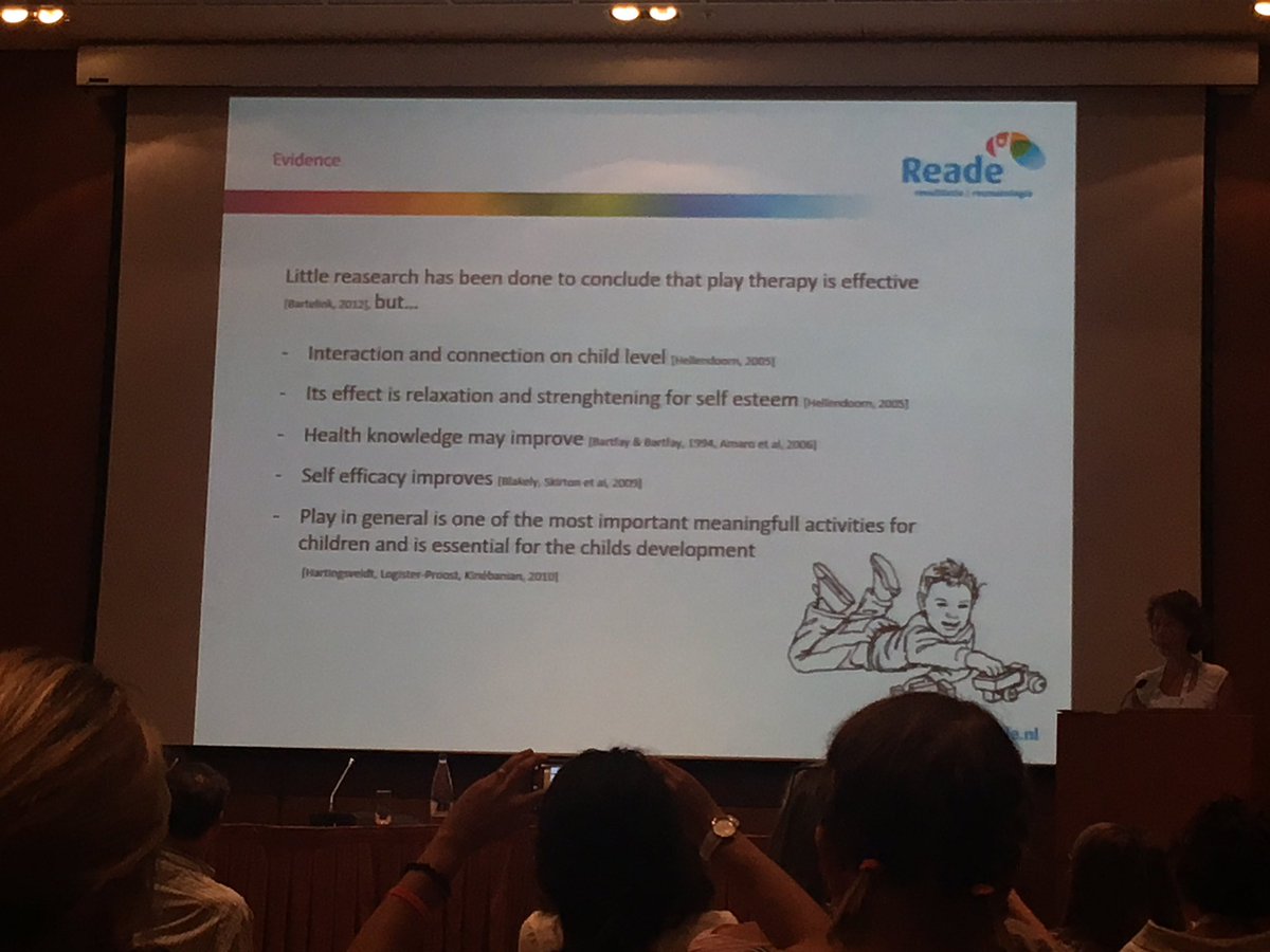 SimonRStones's tweet photo. Little research has been done on play therapy and whether it's effective - role for @iSMARTResearch here #PReS2017 #ENCA2017 https://t.co/BZlhN4idhI