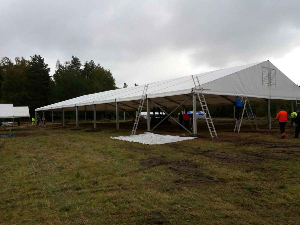 Pääteltta harjakorkeudessa 💪😎 Ei muuten lopu tila kesken 👍