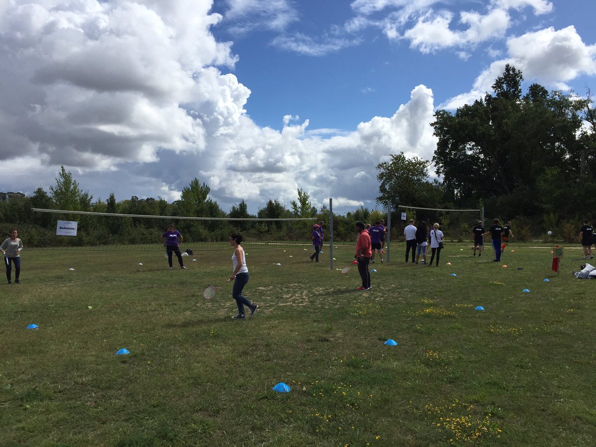Foot, rugby, basket, volley... les #OlympiadesDuCoeur d#AXASudOuest #AXAAtoutCoeur battent leur plein! 🏈🏀⚽️🏸👍