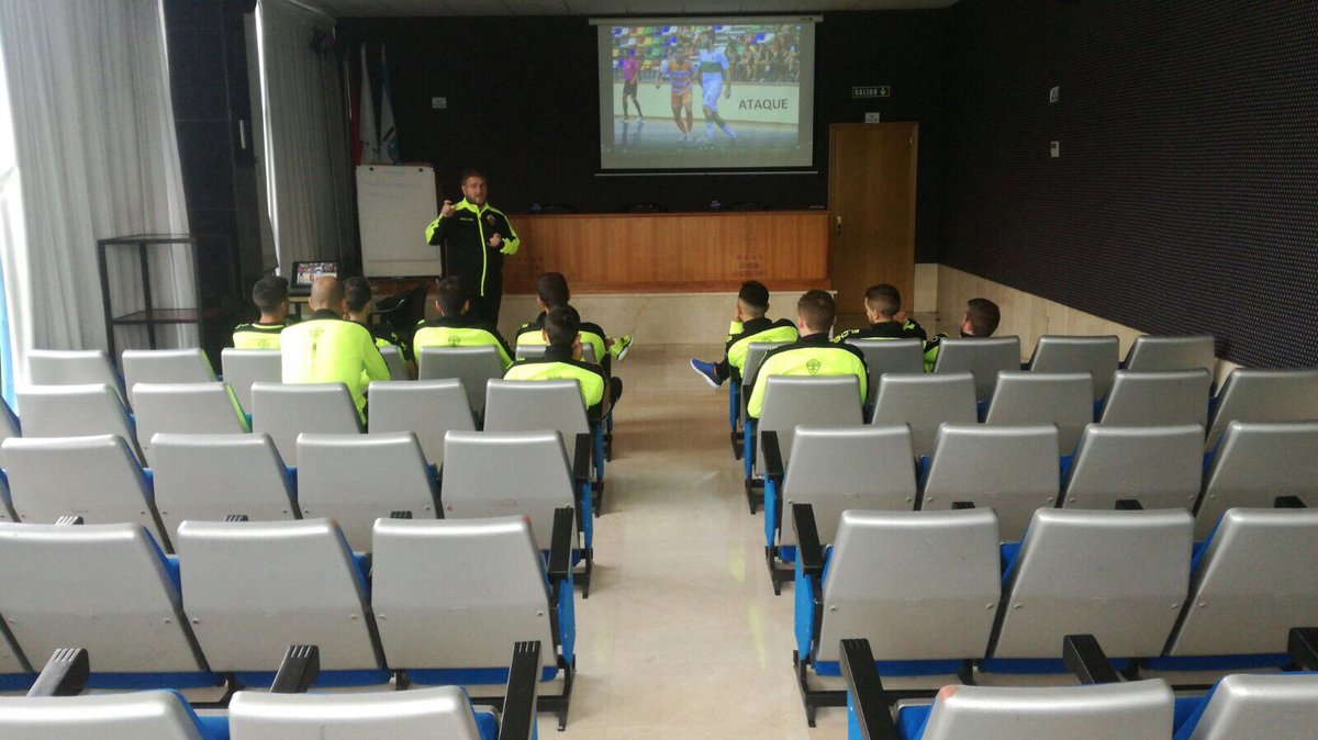 elchecfsala's tweet photo. Charla técnica previa al partido de esta tarde frente a @ProneLugoFS 

#ProneLugoElcheCFSala https://t.co/1mdKZpN1Rm
