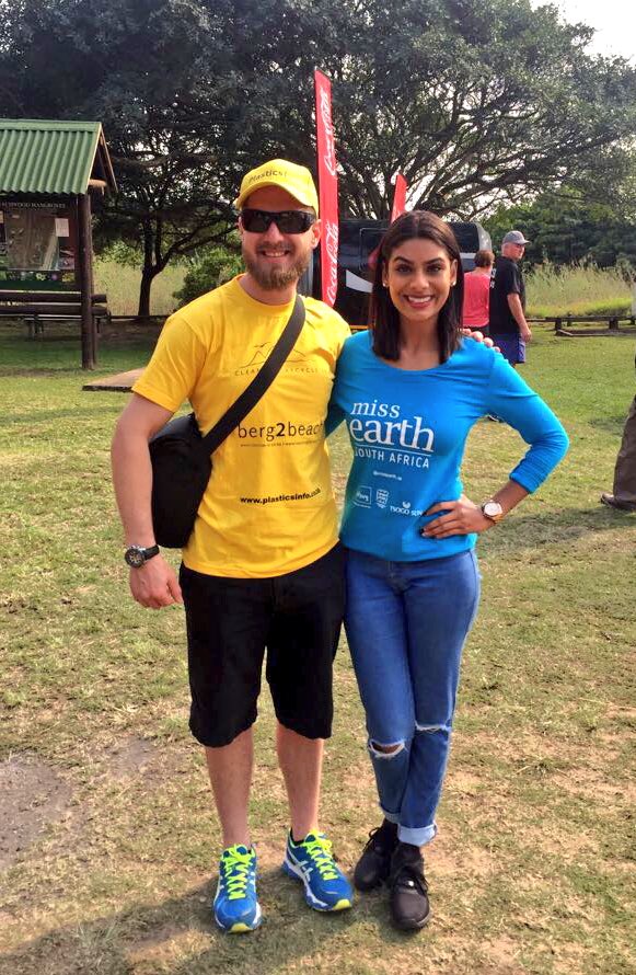 missearth_sa's tweet photo. Miss Earth Water💦 Bianca with the @plastic_guy to #CleanUpAndRecycle #Durban for #CoastalCleanUp 
#MissEarth2017 
@environmentza #CleanSeas https://t.co/f2zGUbnuHx
