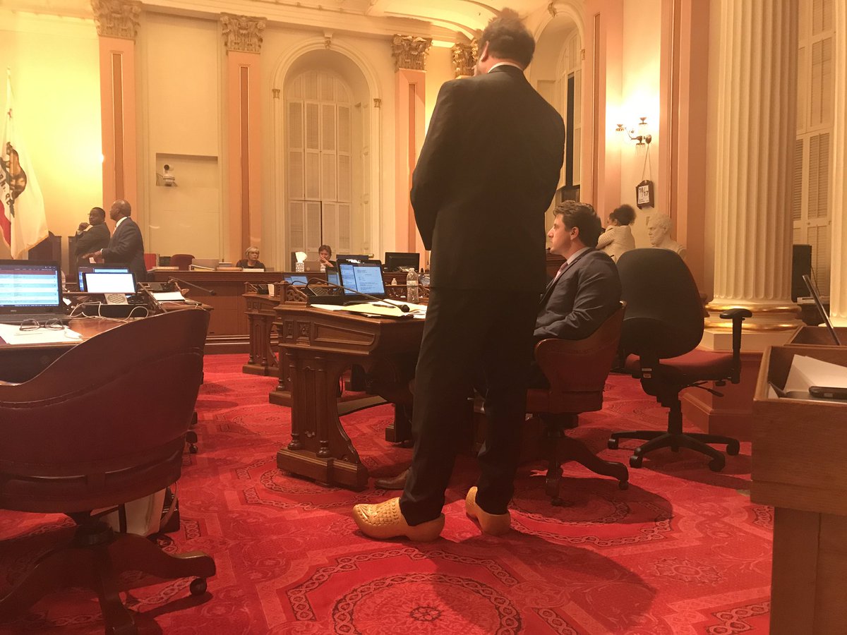 GuyMarzorati's tweet image. Meanwhile, @SenatorMoorlach's shoe game just went 🌊 🌊 🍌 🍌