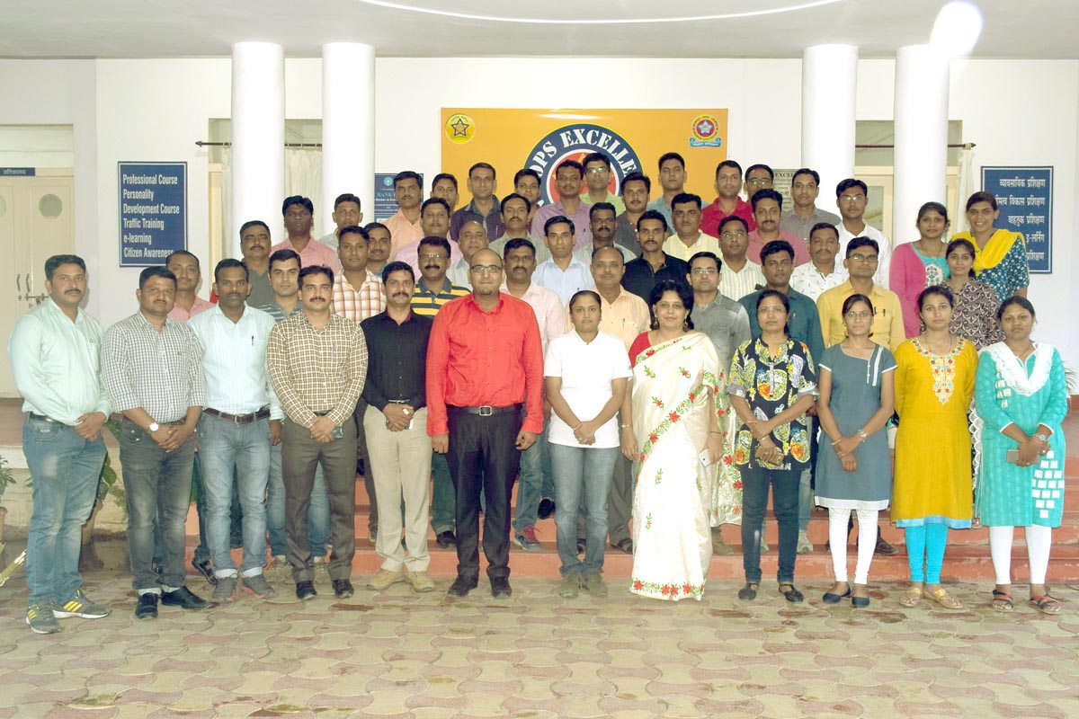 NagpurPolice's tweet photo. 3 days workshop on #CyberTraining #awareness at #NCops #Excellence delivered by #MaheshRakheja
#NagpurCityPolice https://t.co/wHdMsYh5f5