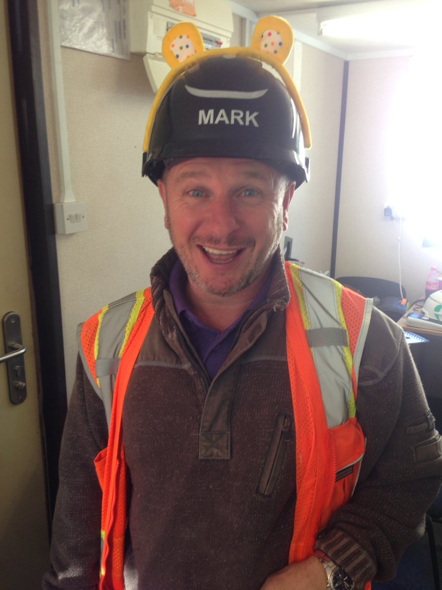 DIYSOS's tweet photo. Help! We need more decorators and chippies for final push for #childreninneed contact diysoscin@bbc.co.uk https://t.co/xTZdxzvC4U